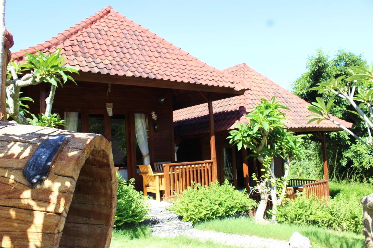 Bamboo Bungalow Jungle View Batununggul エクステリア 写真
